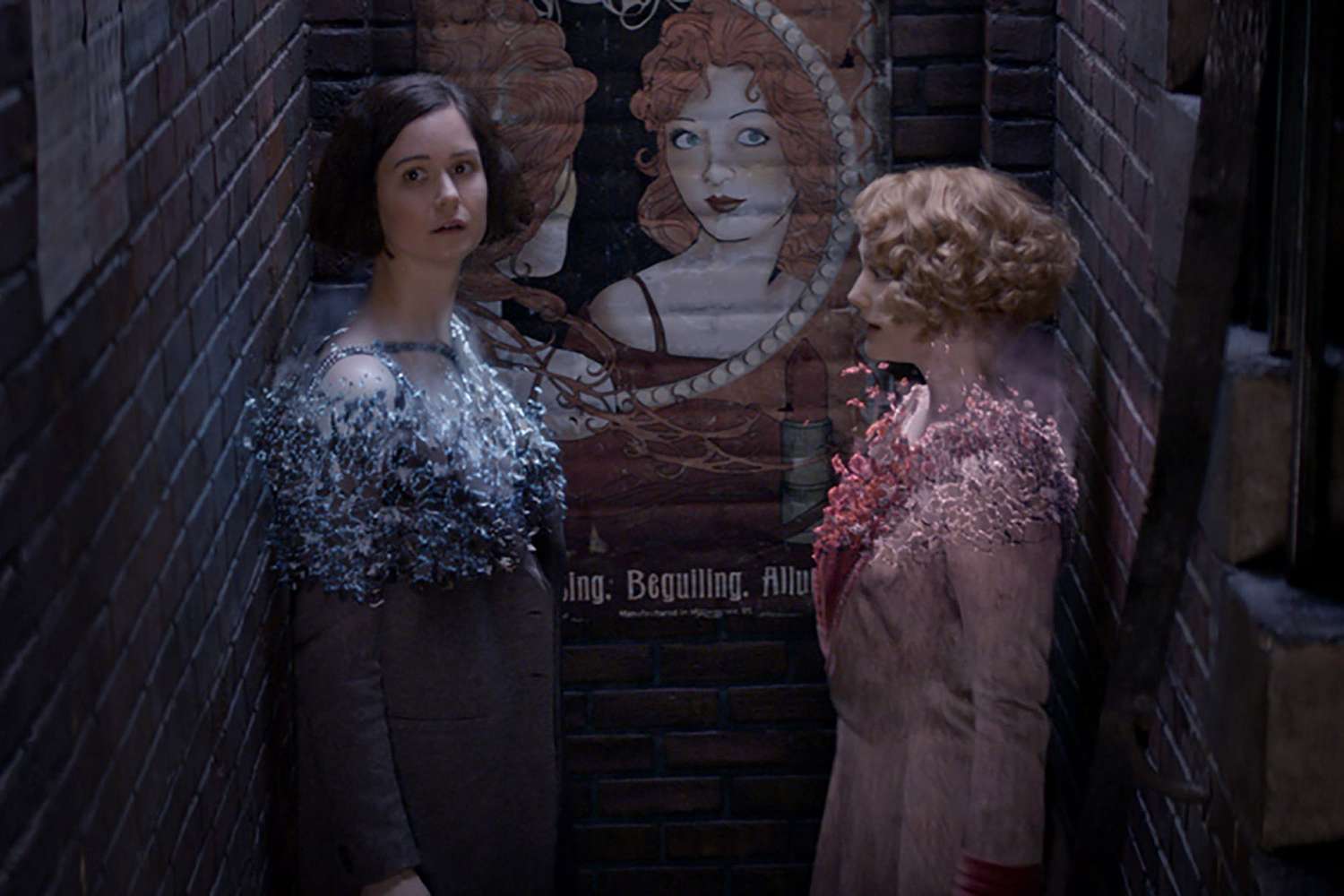 Katharine Waterston and Alison Sudol in 'Fantastic Beasts and Where to Find Them'