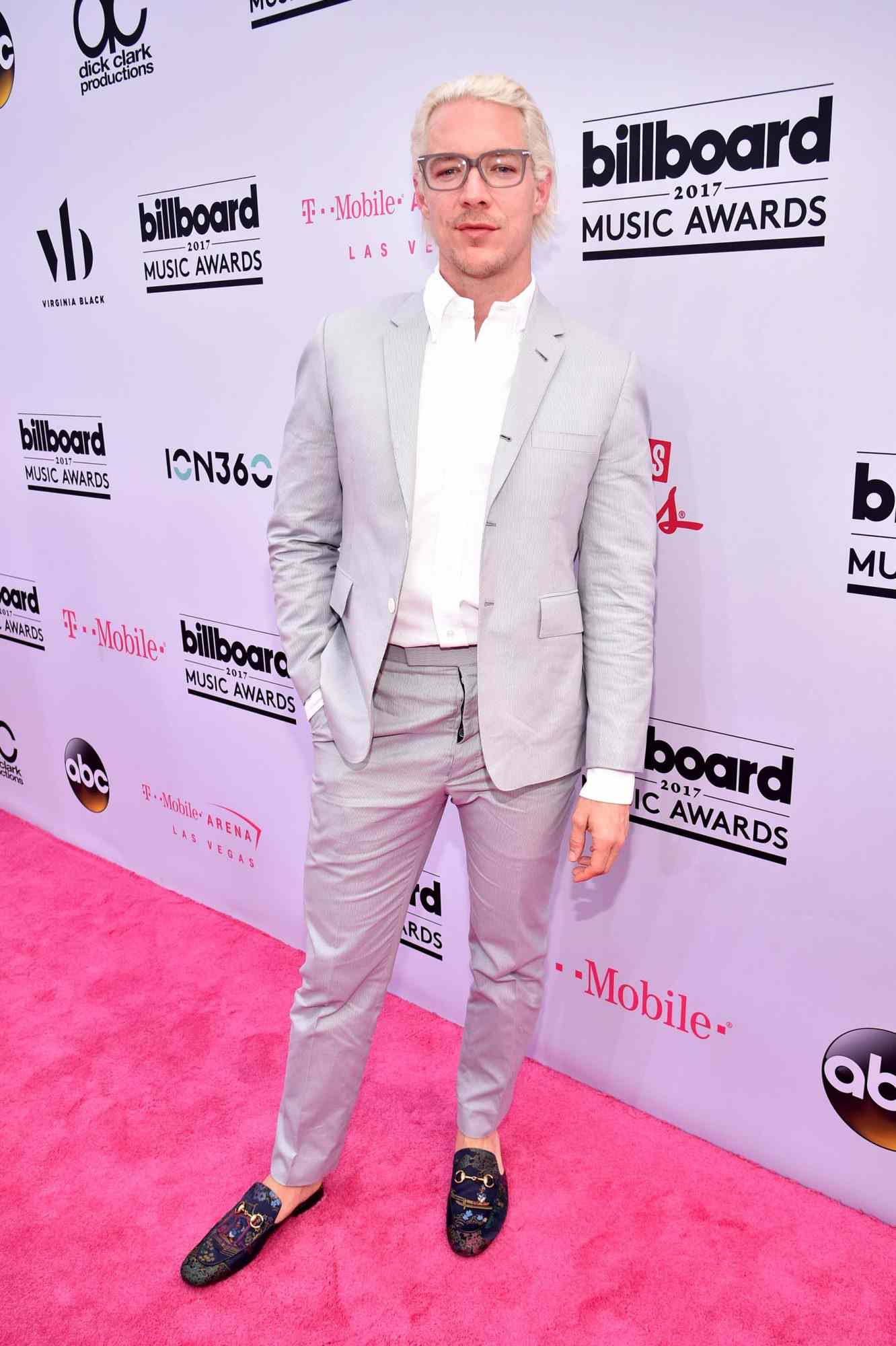 2017 Billboard Music Awards - Magenta Carpet