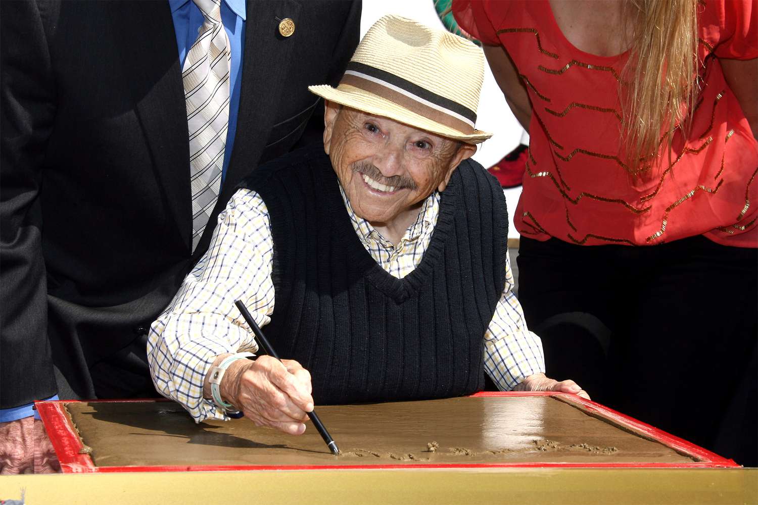 Handprint-Footprint Ceremony For "The Lollipop Kid" Jerry Maren, 93, Last Of The Munchkins From "The Wizard Of Oz"