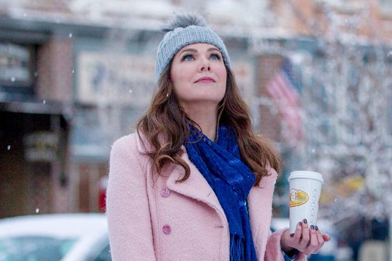 GILMORE GIRLS: A YEAR IN THE LIFE, Lauren Graham, Alexis Bledel in 'Winter', (Season 1, Episode