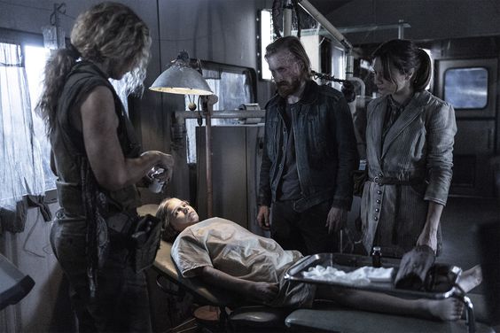 Jenna Elfman, Gavin Warren, Austin Amelio, and Christine Evangelista on 'Fear the Walking Dead'
