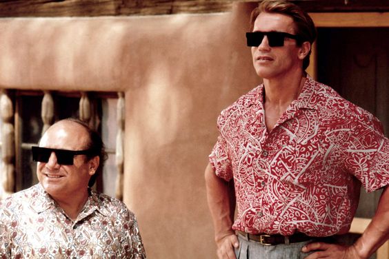 TWINS, from left, Danny DeVito, Arnold Schwarzenegger, 1988, ©Universal Pictures/courtesy Everett
