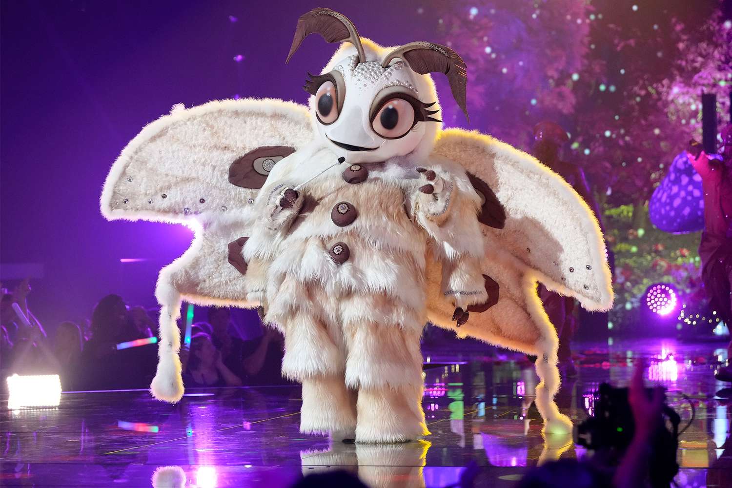 THE MASKED SINGER: Poodle Moth