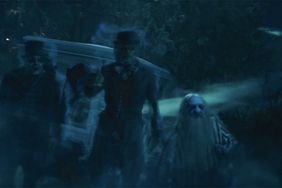 Hitchhiking ghosts in 'Haunted Mansion' trailer