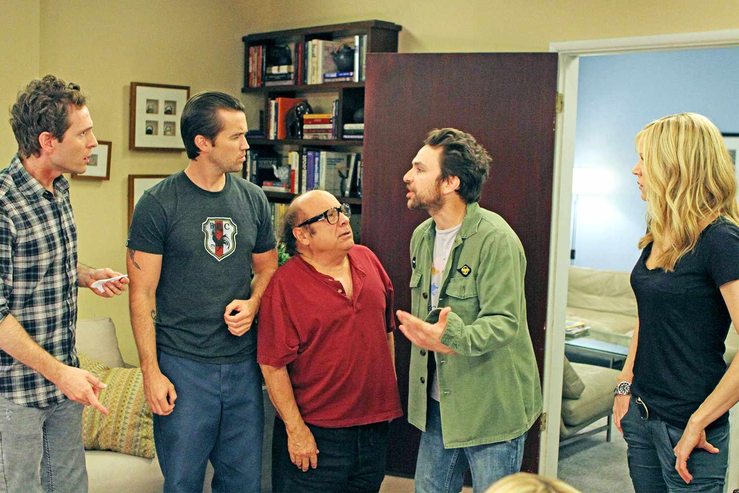 IT'S ALWAYS SUNNY IN PHILADELPHIA The Gang Gets Analyzed - Episode 5 (Airs Thursday, November 8, 10:00 pm e/p) Pictured: (L-R) Glenn Howerton as Dennis Reynolds, Rob McElhenney as Mac, Danny DeVito as Frank Reynolds, Charlie Day as Charlie Kelly, Kaitlin Olson as Dee Reynolds