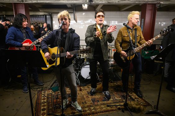 THE TONIGHT SHOW STARRING JIMMY FALLON -- Episode 1905 -- Pictured: (l-r) Green Day and host Jimmy Fallon during Subway Busking on Thursday, January 18, 2024