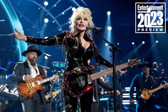 Inductee Dolly Parton performs onstage during attends the 37th Annual Rock & Roll Hall of Fame Induction Ceremony at Microsoft Theater on November 05, 2022 in Los Angeles, California.