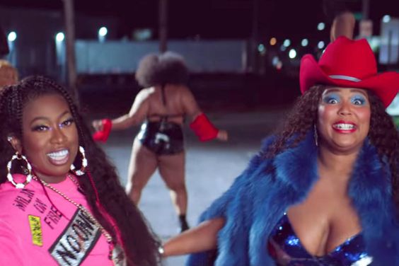 Lizzo - Tempo (feat. Missy Elliott) [Official Music Video] https://www.youtube.com/watch?v=Srq1FqFPwj0 CR: Lizzo/YouTube