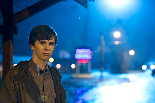 Freddie Highmore, Bates Motel | On the significance of episode 7: ''We see for the first time the real splint in personality between him speaking in his own voice and