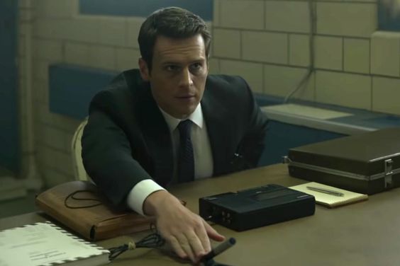 MINDHUNTER | Season 2 | Official Teaser (screen grab) https://www.youtube.com/watch?v=wIazdDw4tao CR: Netflix