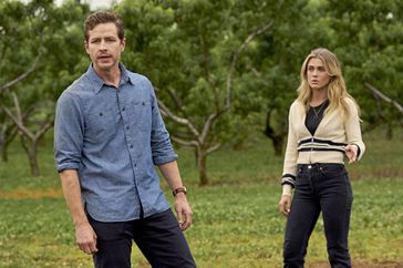 MANIFEST SEASON 04. (L to R) Josh Dallas as Ben Stone and Melissa Roxburgh as Michaela Stone in Manifest Season 04. Cr. Peter Kramer/Netflix © 2022