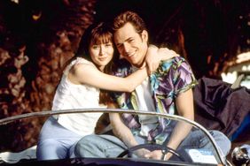 BEVERLY HILLS 90210, (from the left): Shannen Doherty, Luke Perry, 1990-2000. &copy; Aaron Spelling Prod.
