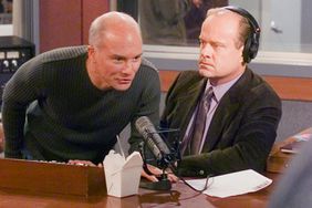 FRASIER -- "The Two Hundredth" Aired 11/13/01Dan Butler as Bob 'Bulldog' Briscoe, Kelsey Grammer as Dr. Frasier Crane