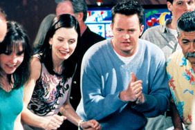Matthew Perry and Courteney Cox on 'Friends'