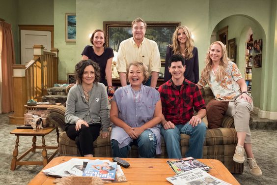 SARA GILBERT, LAURIE METCAF, ROSEANNE BARR, JOHN GOODMAN, MICHAEL FISHMAN, SARAH CHALKE, ALICIA GORANSON