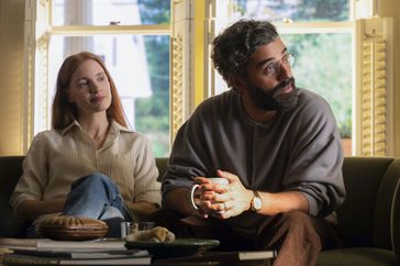 Jessica Chastain and Oscar Isaac play an upper-middle-class couple whose union unravels in HBO's 'Scenes From a Marriage'