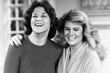 Lisa Welchel as Blair Warner, Geri Jewell as Geri Tyler on The Facts of Life