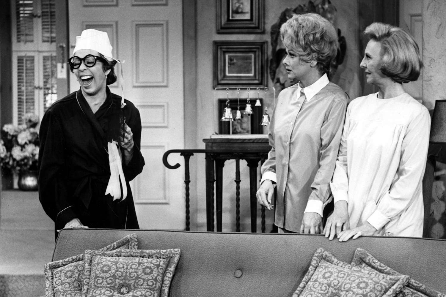THE LUCY SHOW, Carol Burnett, Lucille Ball, Mary Jane Croft, 1962-1968, 1966 episode