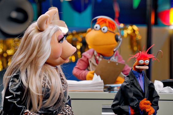 Miss Piggy, Scooter, and Pepe in 'Muppets Now'