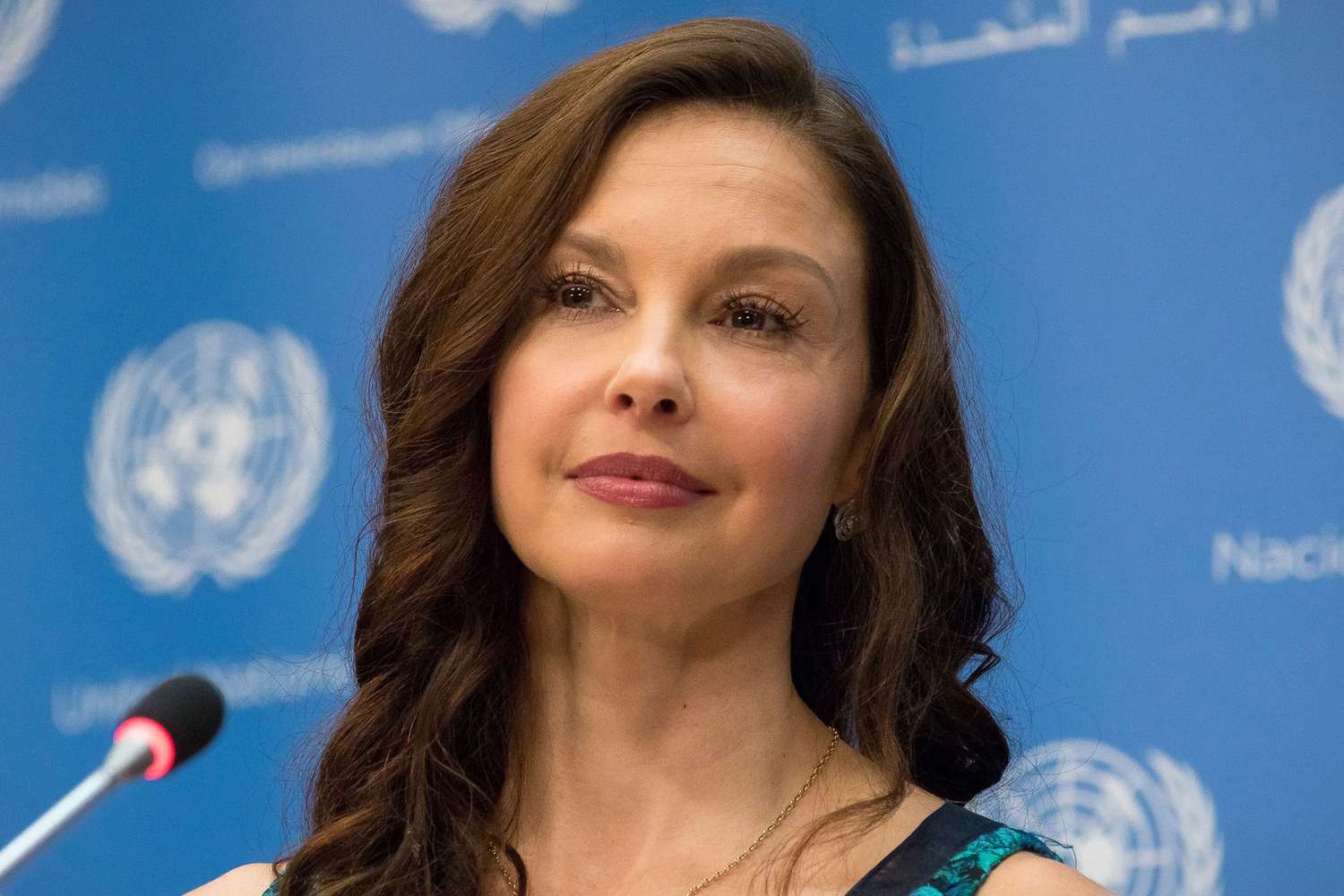 Ashley Judd speaks with the press. Ashley Judd and United