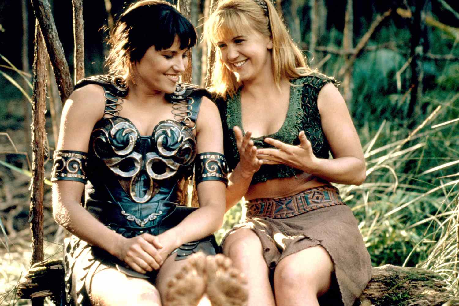 XENA: WARRIOR PRINCESS, (from left): Lucy Lawless, Renee O&apos;Connor, &apos;A Day In The Life&apos;, (Season 2,
