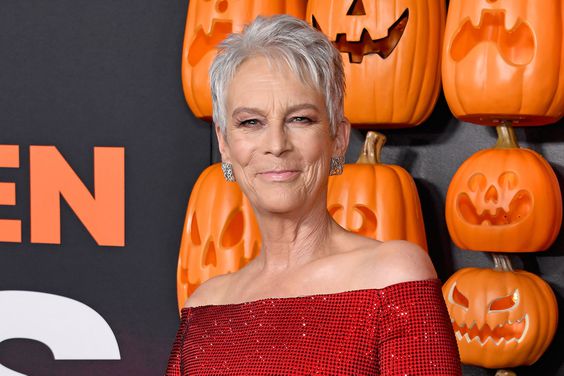 Jamie Lee Curtis attends Universal Pictures World Premiere of "Halloween Ends" on October 11, 2022 in Hollywood, California.