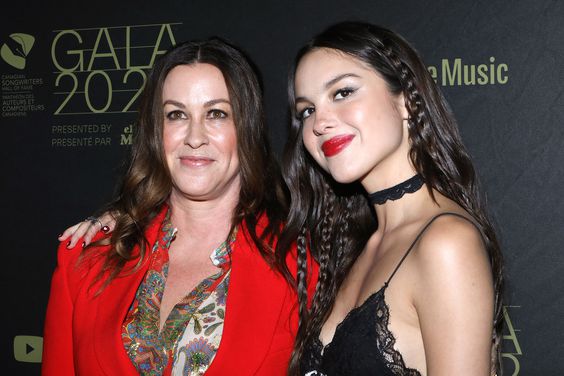 Alanis Morissette and Olivia Rodrigo attend the 2022 Canadian Songwriters Hall Of Fame Gala at Massey Hall on September 24, 2022 in Toronto, Ontario.