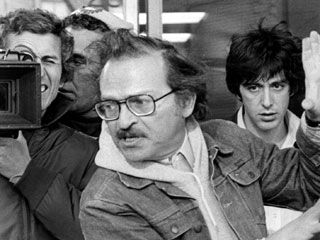 Sidney Lumet on the set of 'Dog Day Afternoon'