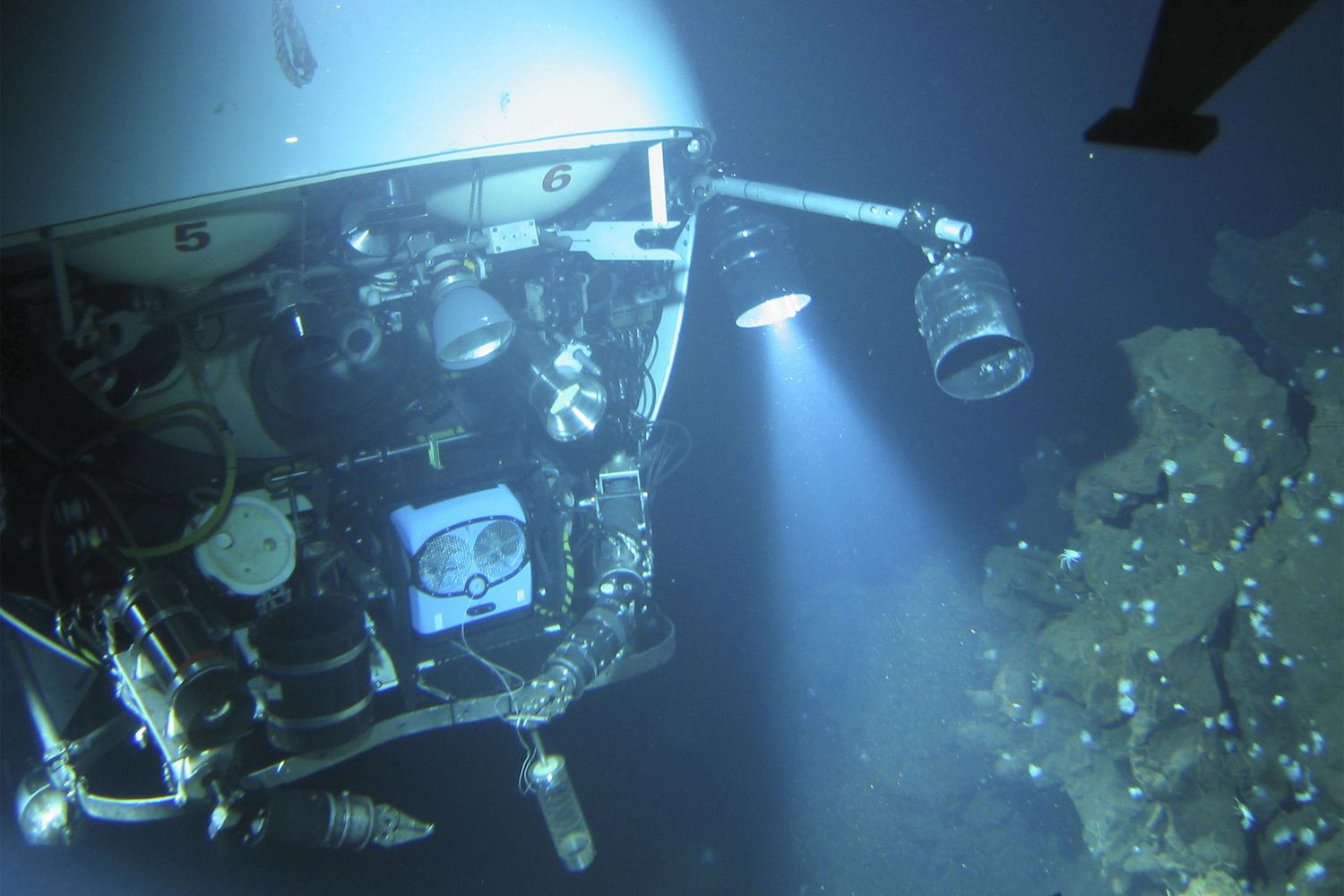 Aliens of the Deep The MIR 2 submersible explores ocean floor