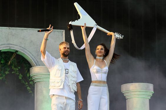 INDIO, CALIFORNIA - APRIL 15: (L-R) Tucker Halpern and Sophie Hawley-Weld of SOFI TUKKER perform at the Outdoor Theatre during the 2023 Coachella Valley Music and Arts Festival on April 15, 2023 in Indio, California. (Photo by Arturo Holmes/Getty Images for Coachella)