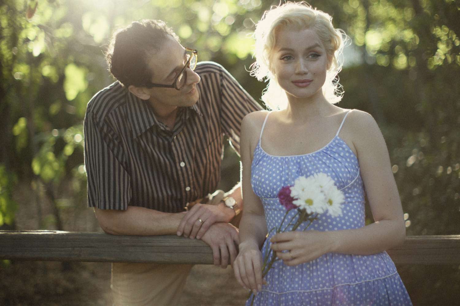 Blonde. L to R: Adrien Brody as The Playwright & Ana de Armas as Marilyn Monroe. Cr. Netflix © 2022