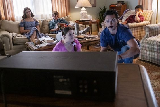 Mandy Moore, Parker Bates, Mackenzie Hancsicsak, Milo Ventimiglia, and Lonnie Chavis on 'This Is Us'