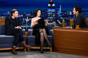 THE TONIGHT SHOW STARRING JIMMY FALLON -- Episode 1937 -- Pictured: (l-r) Actors Ewan McGregor & Mary Elizabeth Winstead during an interview with host Jimmy Fallon on Monday, March 11, 2024