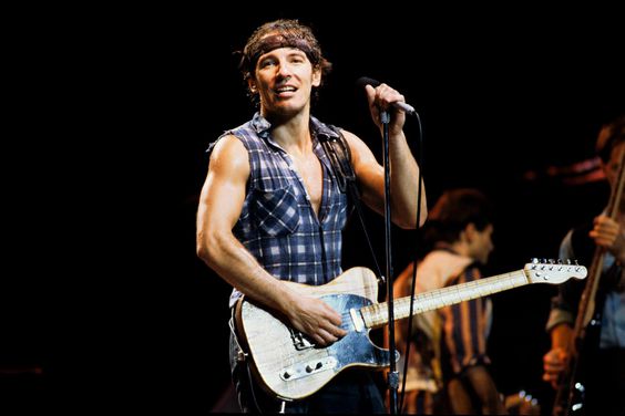 (MANDATORY CREDIT Ebet Roberts/Getty Images) CANADA - JULY 24: Photo of Bruce SPRINGSTEEN; Bruce Springsteen performing on stage (Photo by Ebet Roberts/Redferns)