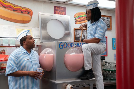 L-R: Kenan Thompson as Dexter and Kel Mitchel as Ed in Good Burger 2, streaming on Paramount+, 2023.