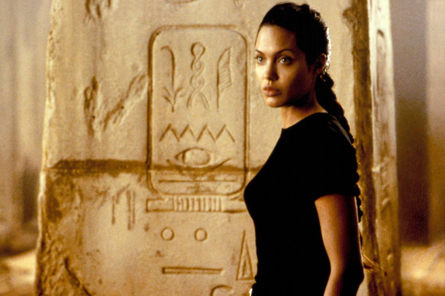 LARA CROFT: TOMB RAIDER, Angelina Jolie, 2001