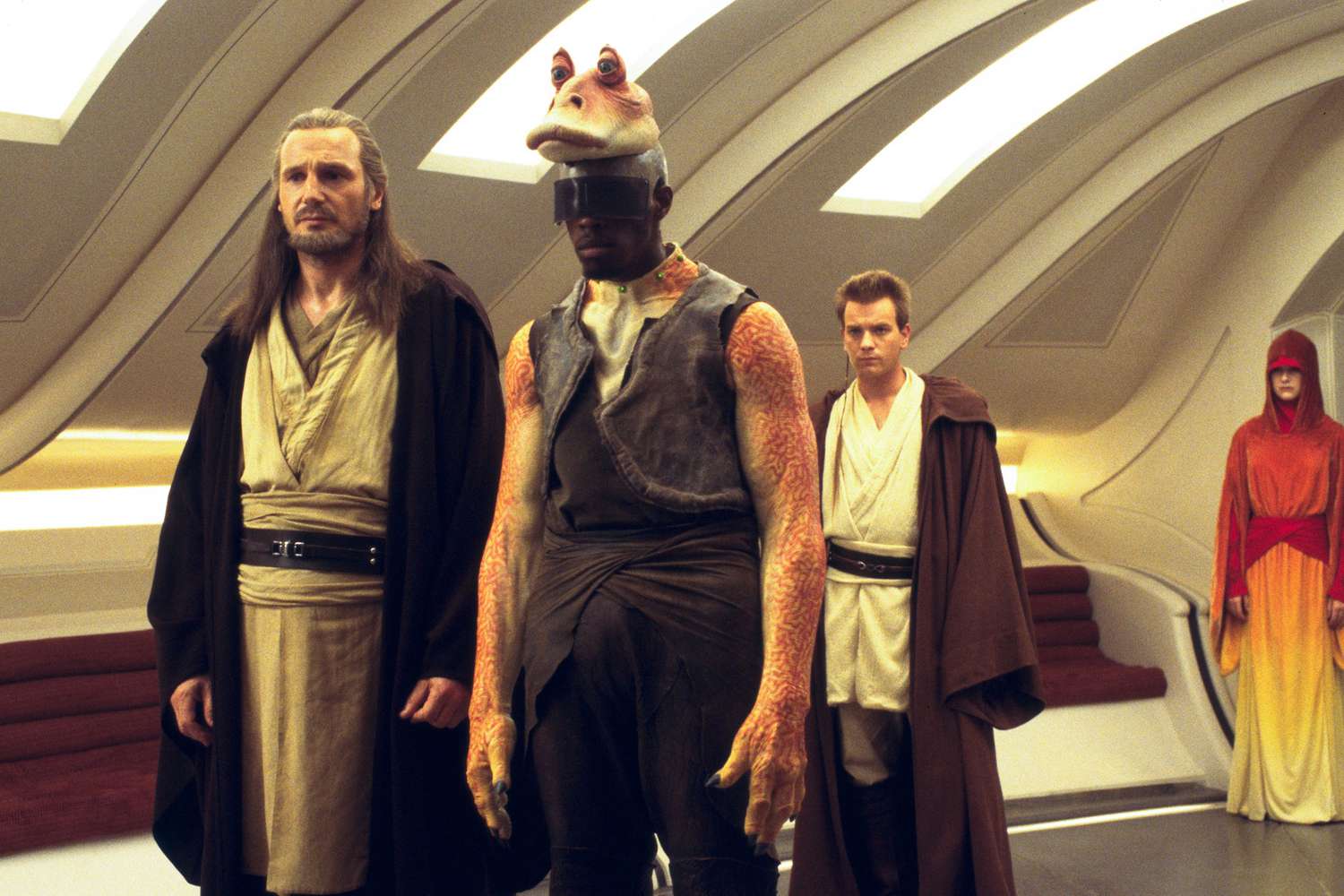 Star Wars: Episode I - The Phantom Menace (1999) Behind the Scenes L-R: Liam Neeson as Qui-Gon Jinn, Ahmed Best as Jar Jar Binks, Ewan McGregor as Obi-Wan Kenobi