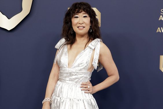 SANTA MONICA, CALIFORNIA - FEBRUARY 27: Sandra Oh attends the 28th Annual Screen Actors Guild Awards at Barker Hangar on February 27, 2022 in Santa Monica, California. (Photo by Frazer Harrison/Getty Images)