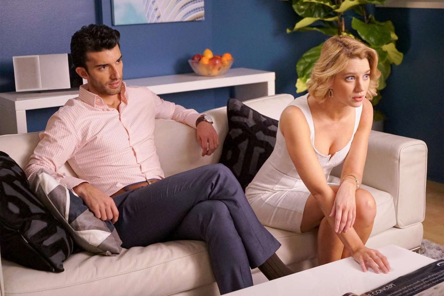 Jane The Virgin -- "Chapter Ninety-Five" -- Image Number: JAV514a_0290.jpg -- Pictured (L-R): Justin Baldoni as Rafael and Yael Grobglas as Petra -- Photo: Kevin Estrada/The CW -- &copy; 2019 The CW Network, LLC. All Rights Reserved.