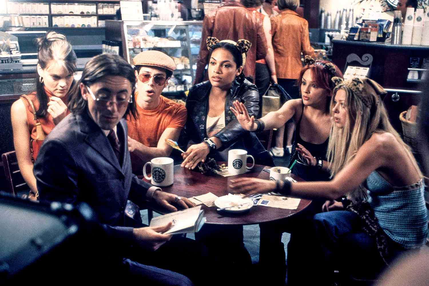 JOSIE AND THE PUSSYCATS, clockwise from back left: Missi Pyle, Paulo Costanzo, Rosario Dawson, Rachael Leigh Cook, Tara Reid, Alan Cumming, 2001