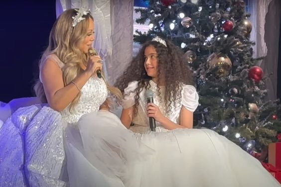 https://www.youtube.com/watch?v=zQCi1NFh_Zo&t=13s mariah carey sings holiday duet with daughter monroe. Credit: Youtube