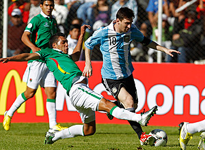 Argentina arranca empate com a Bol�via e Messi reclama de jogar na altitude