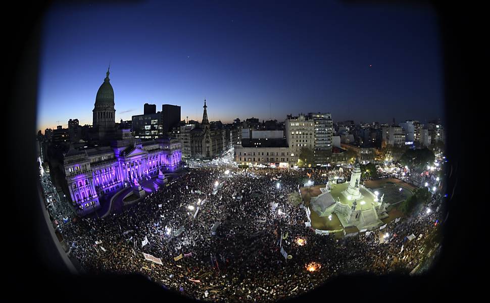 Mulheres protestam contra violência às mulheres na América Latina