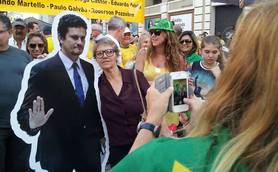 Juiz Sergio Moro é destaque em protesto