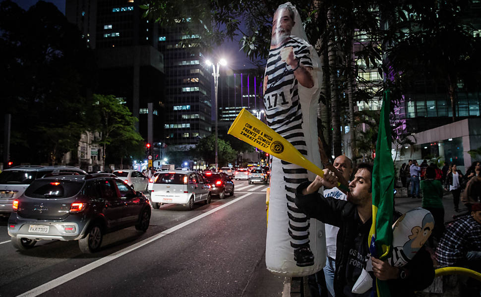 Protestos contra pedaladas fiscais