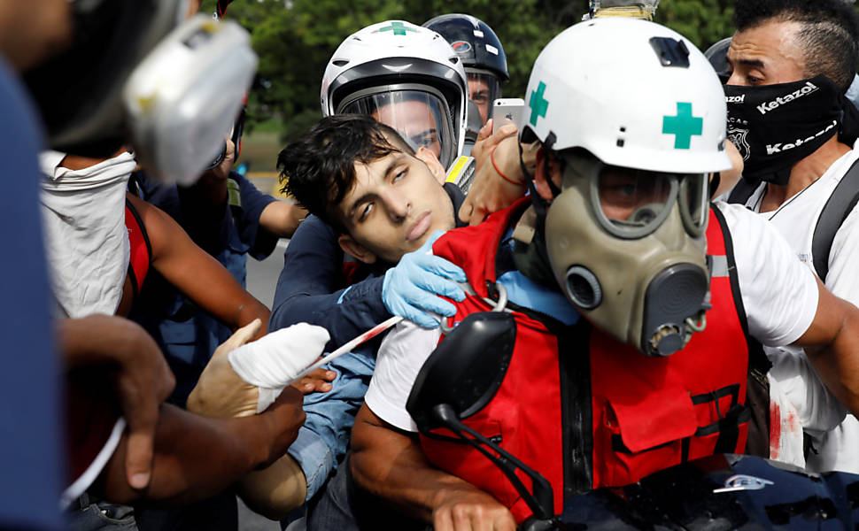 Estudante morre ap�s ser baleado em manifesta��o na Venezuela