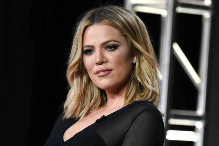 Khloé Kardashian mostra barriga de grávida pela primeira vez