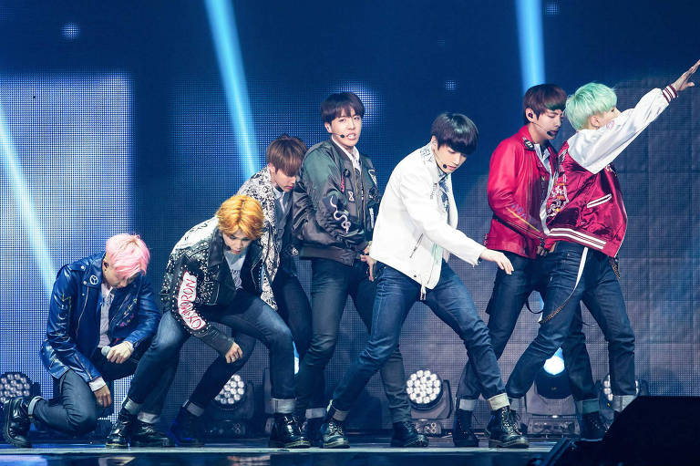 BTS ganha livro 'Beyond the Record', que conta bastidores do grupo coreano