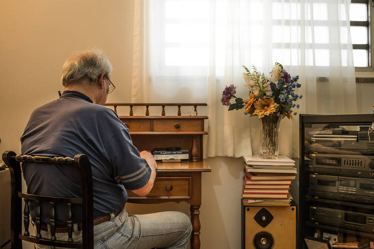 Roberto N., 77, viu a dependência do álcool aumentar com a dificuldade de achar emprego 