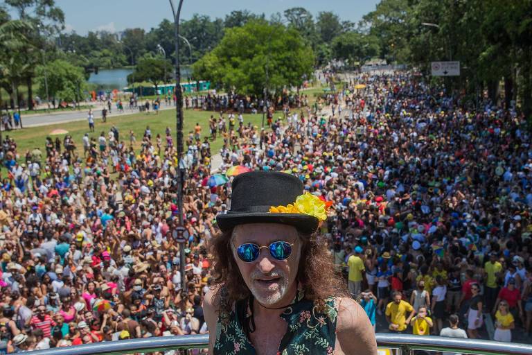 Alceu Valença e bonecos gigantes abrem o Carnaval de Olinda (PE) nesta quinta